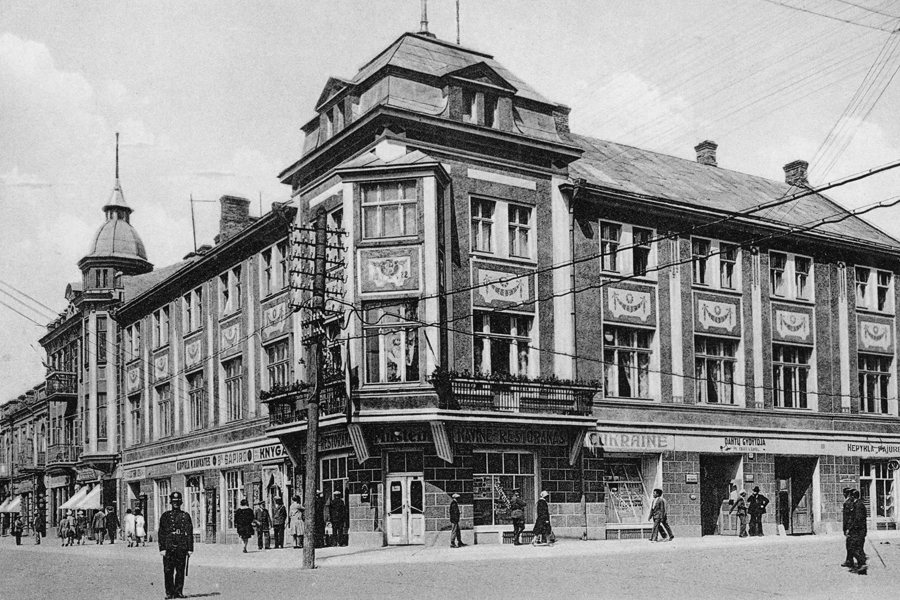 Vilniaus ir Vasario 16-osios gatvių kampas. XX a. 3–4 deš., Šiauliai Atvirukas iš asmeninio kolekcininko Petro Kaminsko archyvo