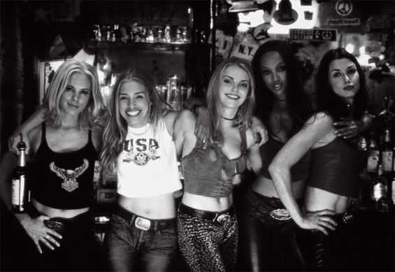 Nuotrauka iš filmo „Coyote Ugly“ / 2000m.