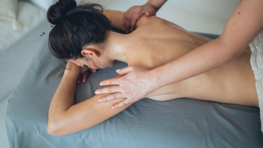 Atpalaiduojantis nugaros masažas