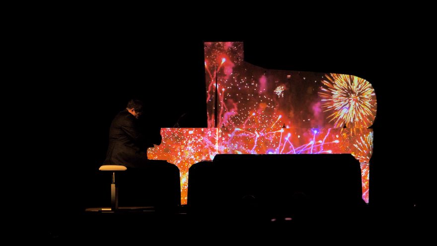 Alexey Botvinov koncertas. Piano light show
