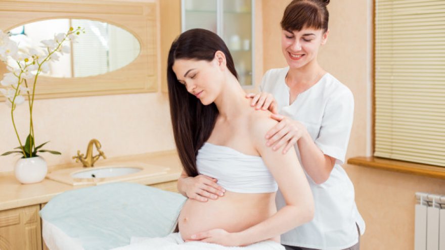 Atpalaiduojantis nugaros masažas nėščiosioms