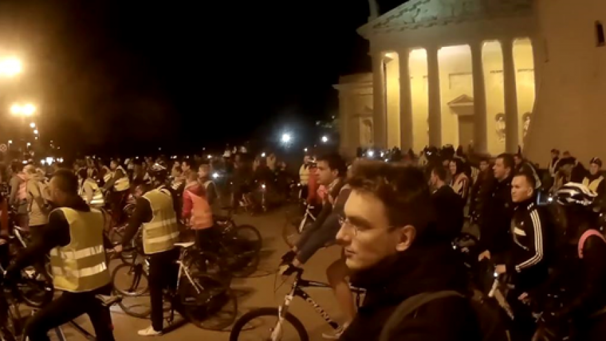 Balandžio naktinė kritinė masė