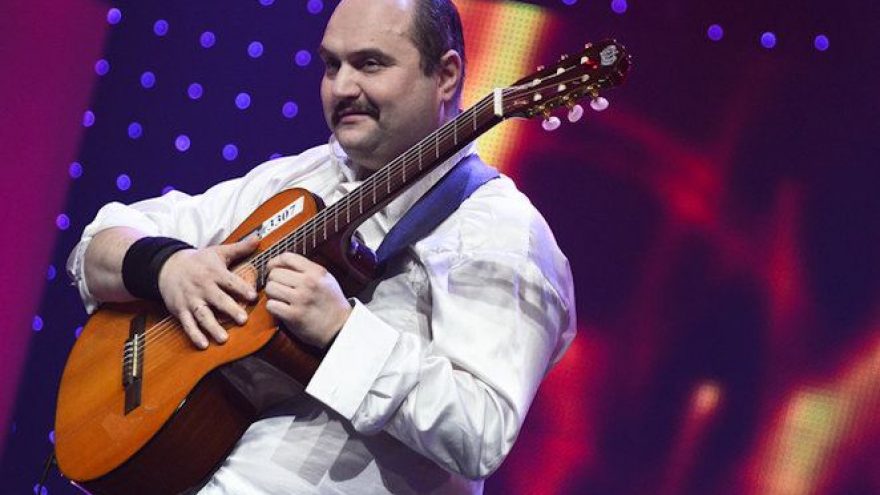 Vasariškas akustinės gitaros vakaras terasoje