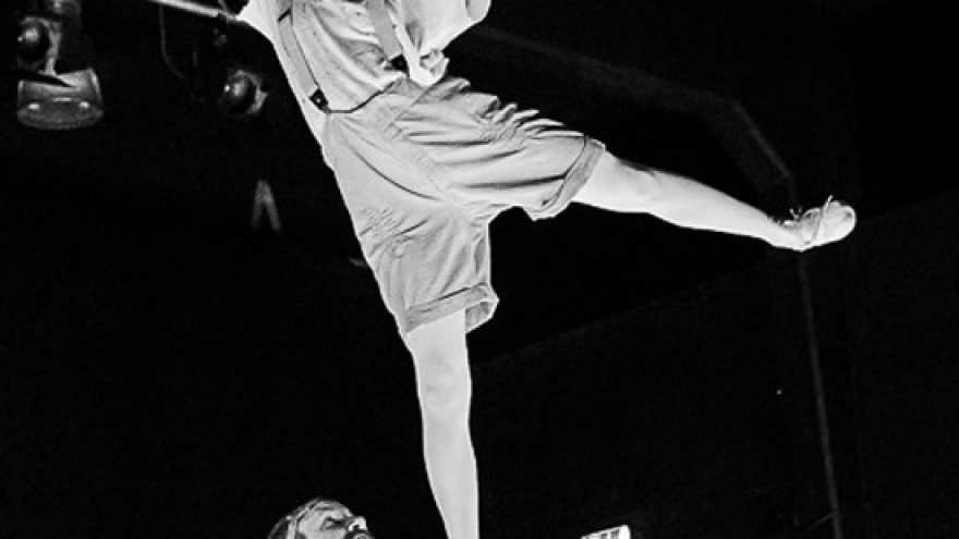 CIRKULIACIJA: [två]. Acrobalance (Švedija)