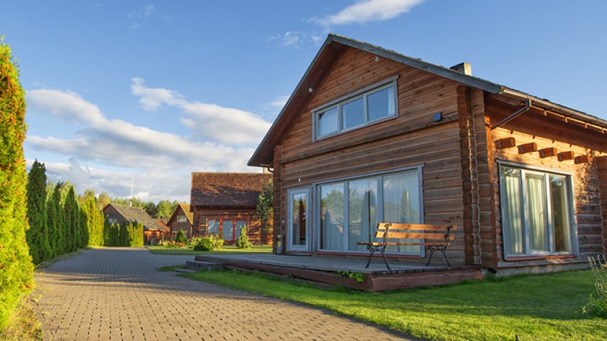 Nakvynė rąstiniame namelyje