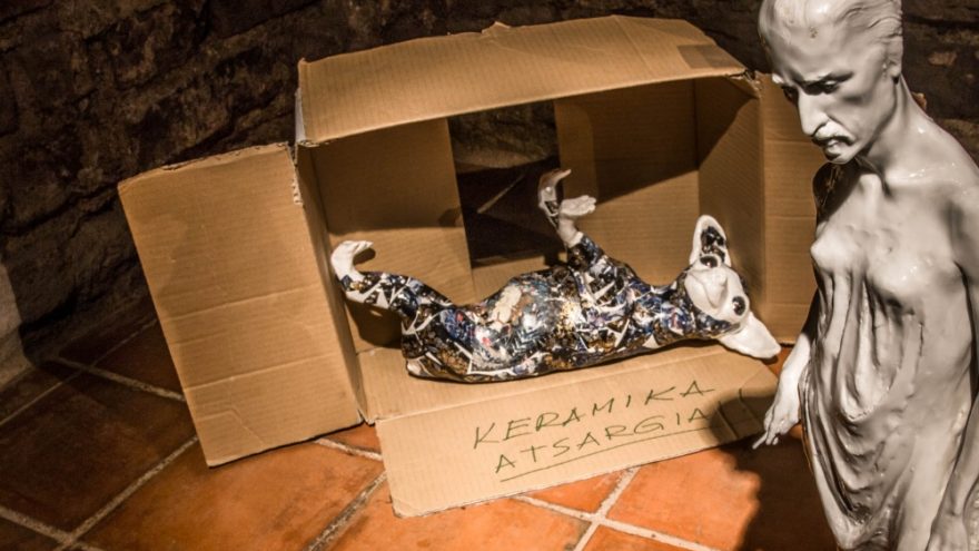 „Ironiškas porcelianinis sudie!“