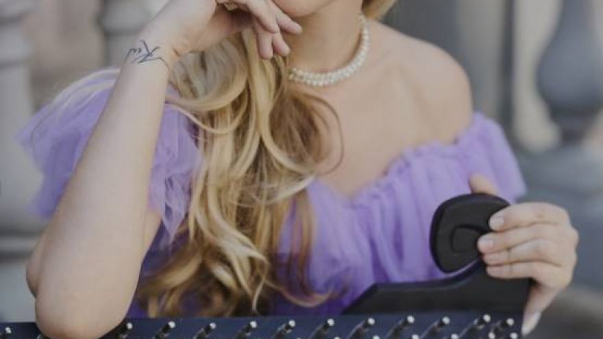 SŪPUOKLĖS ANT ŽVAIGŽDĖTO DANGAUS SKLIAUTO