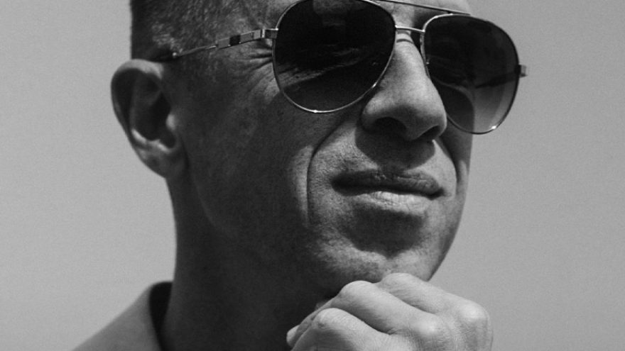 Linas Adomaitis | Šviesa spindės | PAPILDOMAS