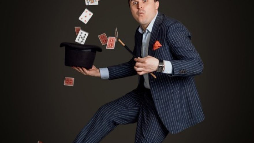 Šventinis humoro ir magijos šou vaikams Raganiukės teatre