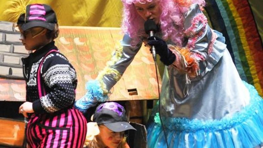 Raganiukės teatras. Trys paršiukai. Spektaklis vaikams