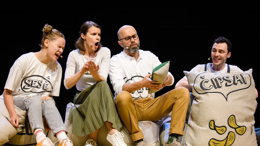 TAIPNE | Keistuolių teatras