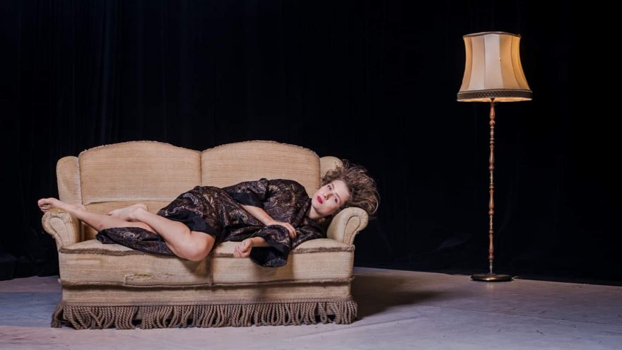 Performansas “Sofos projektas” Magrės baldų salone