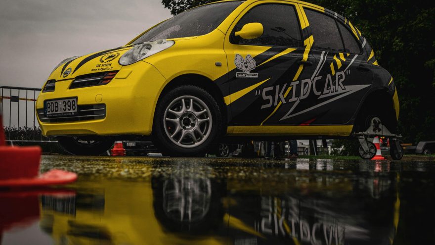 Slydimo pamoka su automobiliu Skidcar
