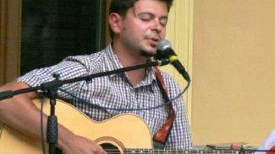 Dainuojamosios poezijos koncertas „Vėjas prie lūpų“