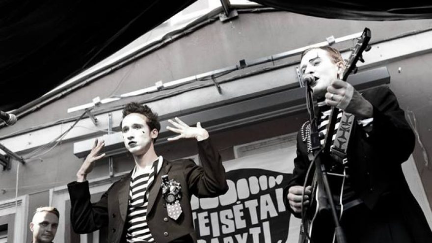 Grupė „NETEISĖTAI PADARYTI“ @ARTISTAI | 10.23