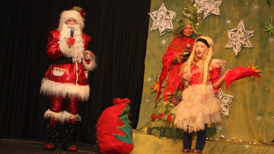 Raganiukės teatro spektaklis „Raudonkepurė pusnyse“