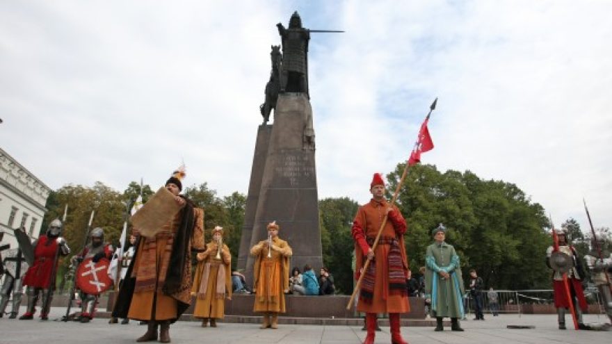 Teatralizuota ceremonija Katedros aikštėje