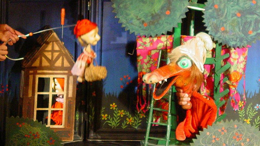 “Raudonkepuraitė”