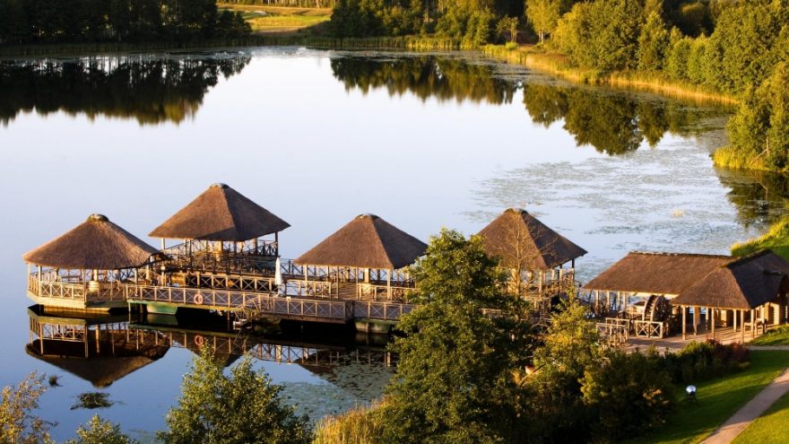 Bora Bora – vasaros grilio restoranas ant vandens