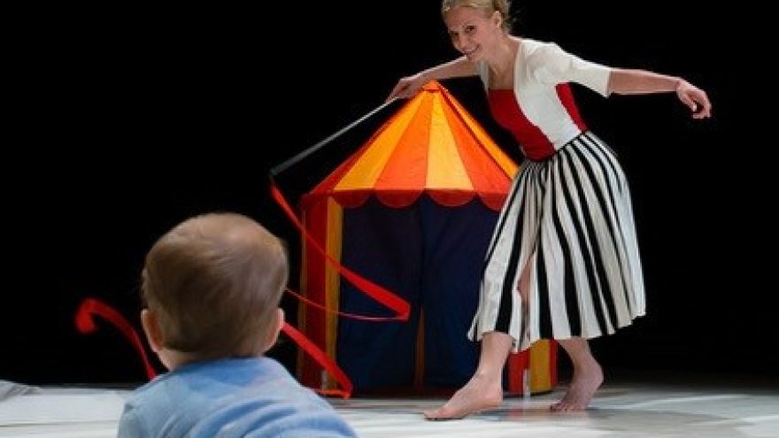 Dansema / interaktyvus šokio spektaklis 6-36 mėn. mažyliams ”Spalvoti žaidimai”