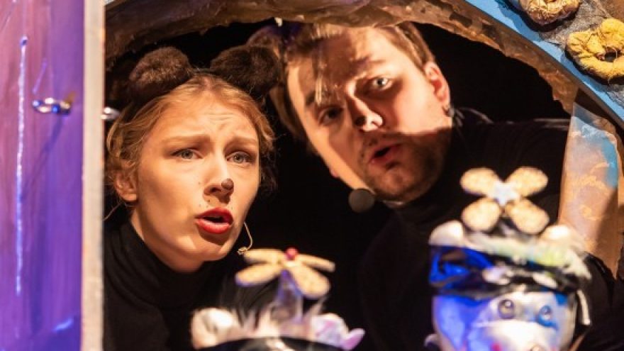 Premjera. Skraidantys meškučiai