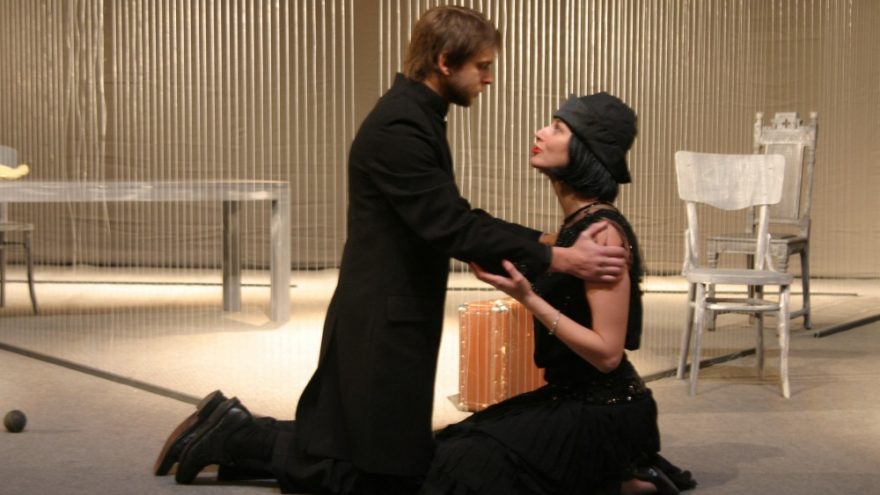 “Altorių šešėly. Gyvenimas eina.”