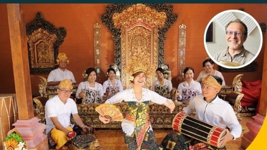 MUZIKINĖS KELIONĖS PO PASAULĮ SU EIRIMU VELIČKA | Gamelanas, šešėlių teatras ir kiti Balio stebuklai