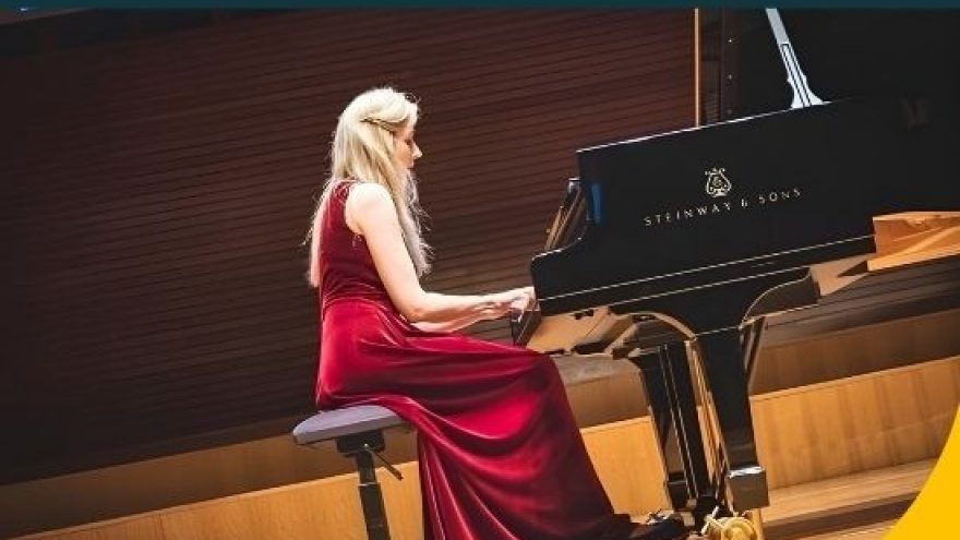 RE:TURN | Tarp šviesos ir šešėlių – Julija Sadaunykaitė