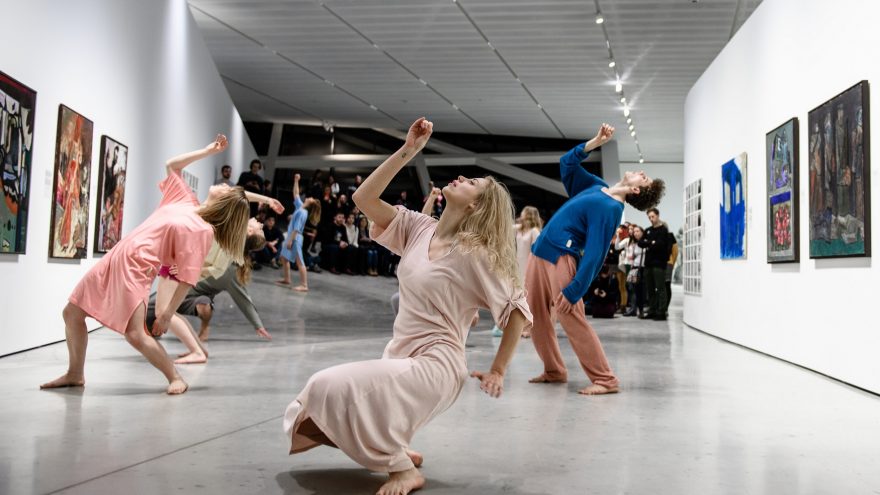 Judesio ir gyvo garso spektaklis „Visas menas apie mus”