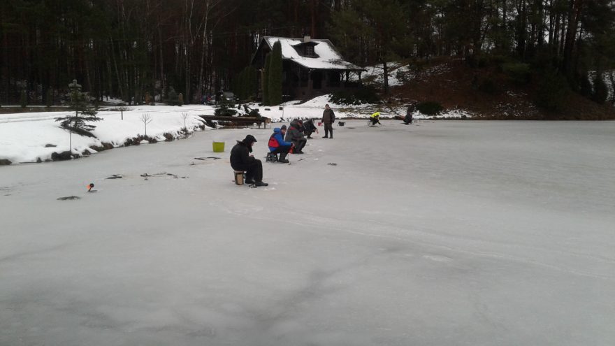 Poledinė upėtakių žvejyba
