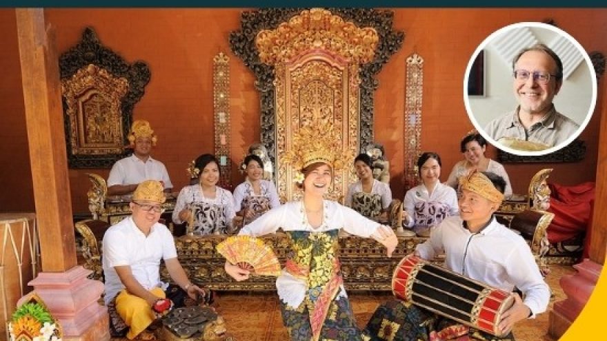 MUZIKINĖS KELIONĖS PO PASAULĮ SU EIRIMU VELIČKA | Gamelanas, šešėlių teatras ir kiti Balio stebuklai