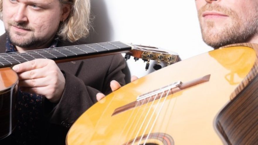 GITARŲ DUETAS STRUNG OUT