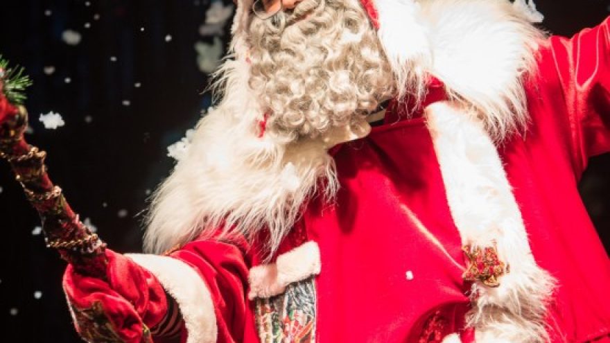 Kalėdų Senis ir Besmegenis. Su Kalėdų seneliu