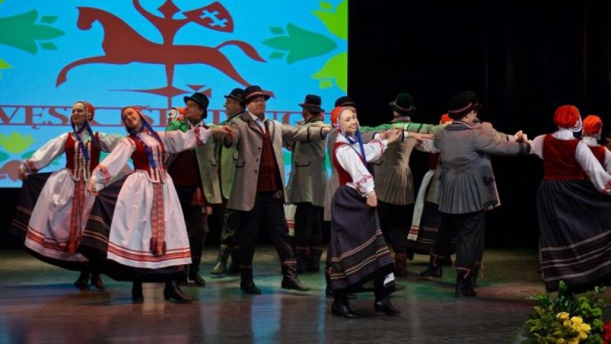 Liaudiškų šokių festivalis „Pasodinom ąžuolą“