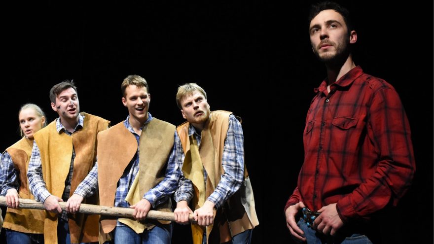 RAULAS KELIAUNINKAS | Keistuolių teatras