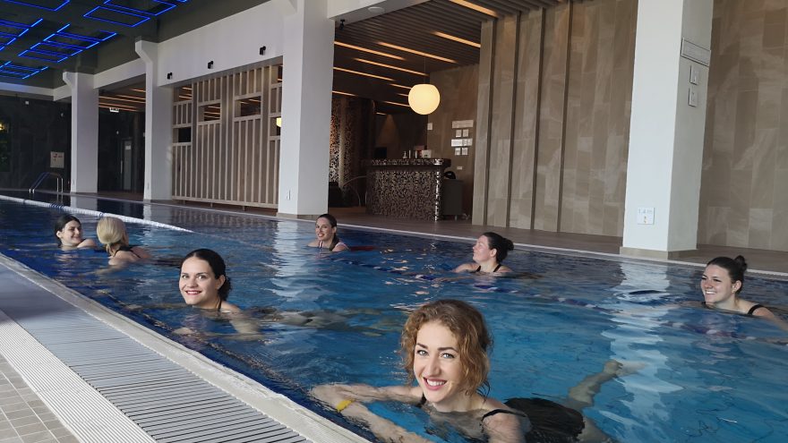Vienkartinis apsilankymas + pasirinkta treniruotė „Aušra – baseino ir pirčių erdvėje“