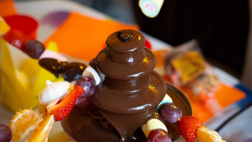 Mini šokolado fontanėlis su kava