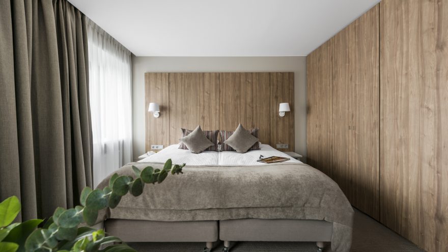 Poilsis su vakariene viešbutyje „Big Stone“.