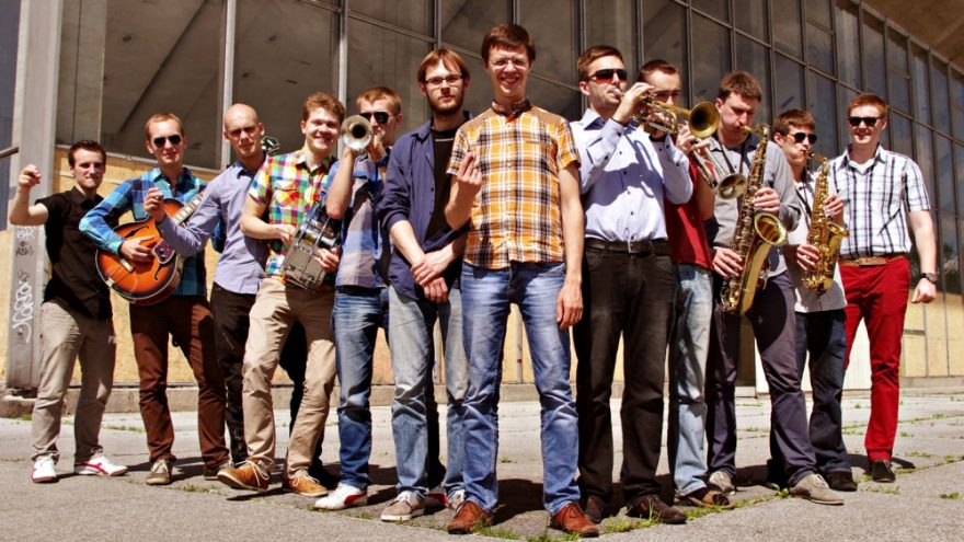 Svingo muzikos ir lindyhopo šokių vakaras.