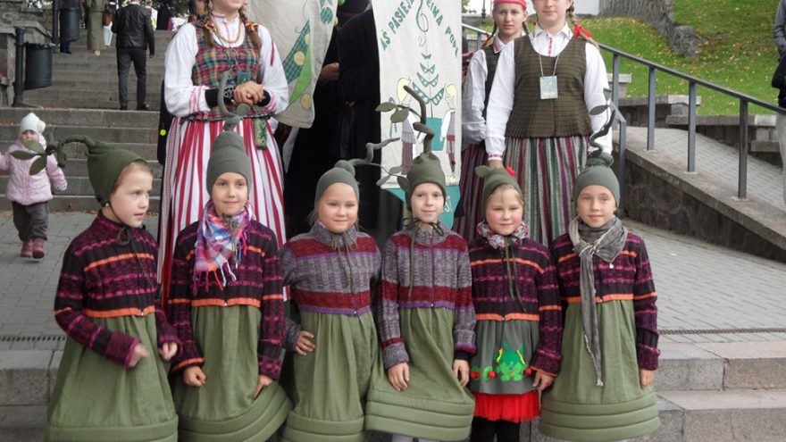 Jaunimo folkloro festivalis ,,Aš pasiejau vėina popā“