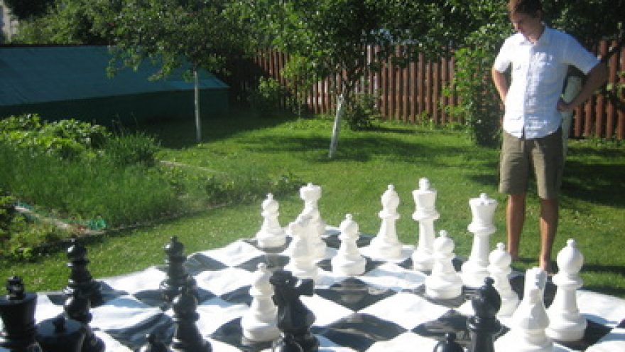 Dideli Šachmatai – Parkuok Kitaip
