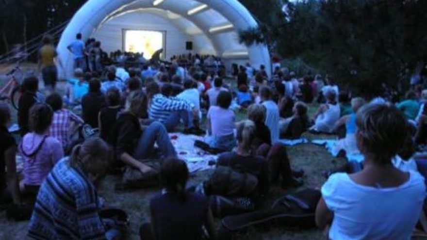 Kino naktys prie švyturio