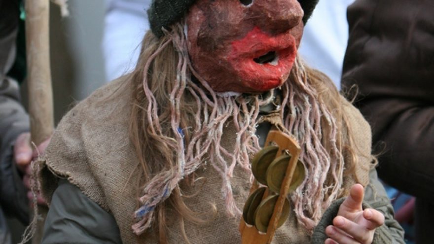 EINAM UŽGAVĖNIAUTI