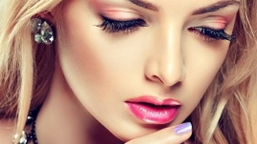 Makiažas skubančiai moteriai