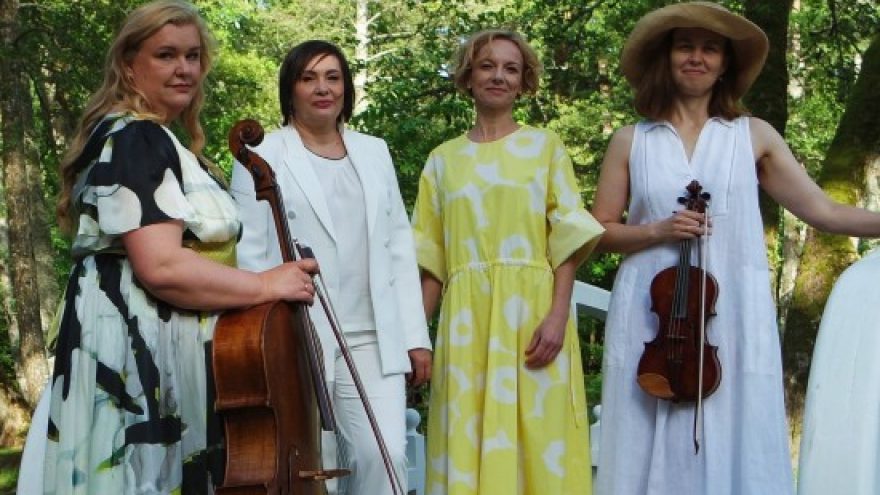 LAIKO TILTAI