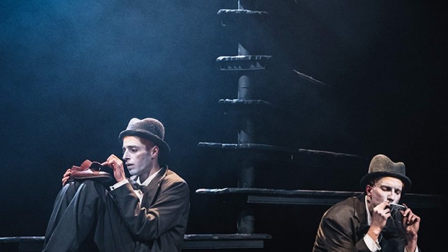 Klaipėdos jaunimo teatras | spektaklis Belaukiant Godo (rež. P. Pinigis)