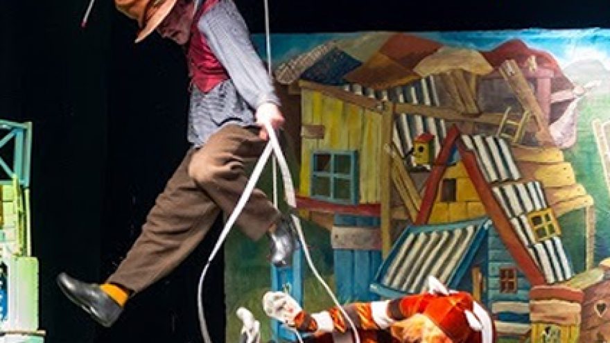 Raganiukės teatras. Kalėdų senelio staigmena
