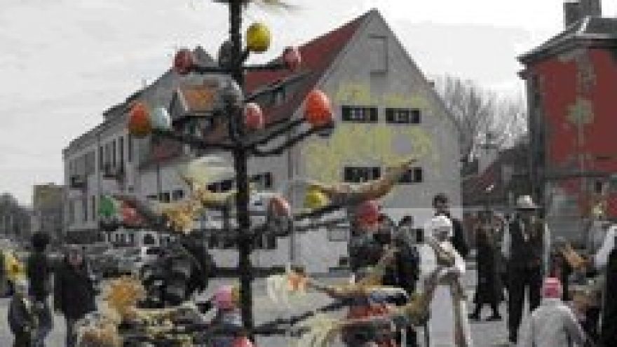 KAUNE RIEDĖS RIDUTIS – VELYKĖLIŲ MARGUTIS