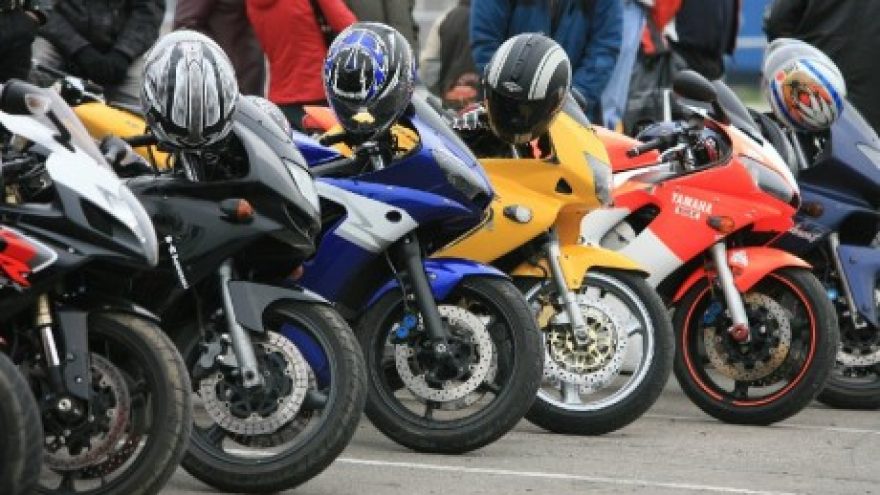 Motociklų važiavimas Baltijos keliu