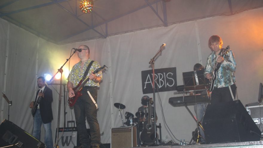 I.Berino dainas atlieka ARBIS